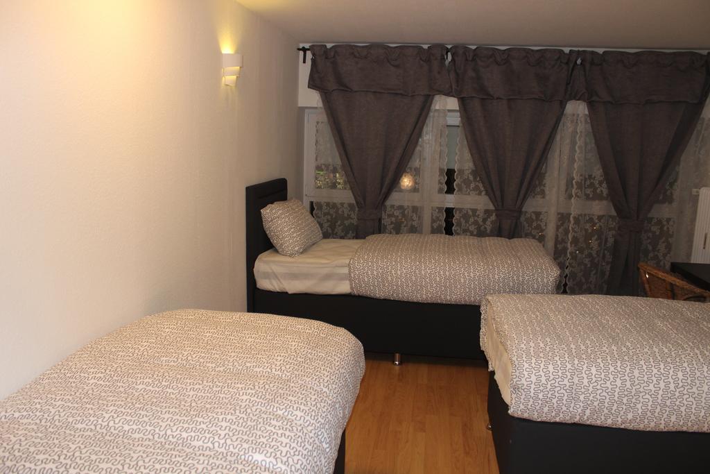 Hotel Garni Emir Cologne Room photo