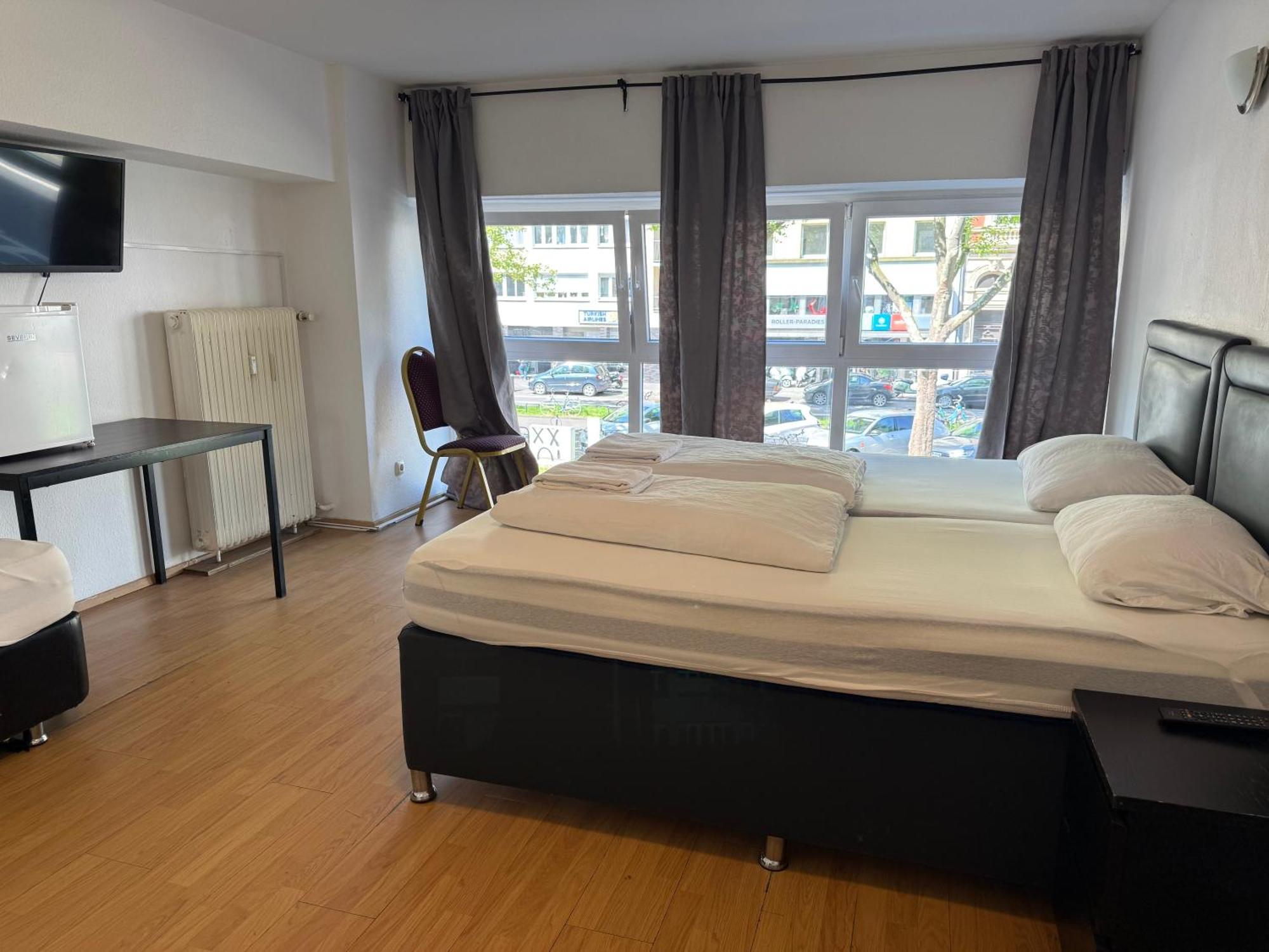 Hotel Garni Emir Cologne Exterior photo