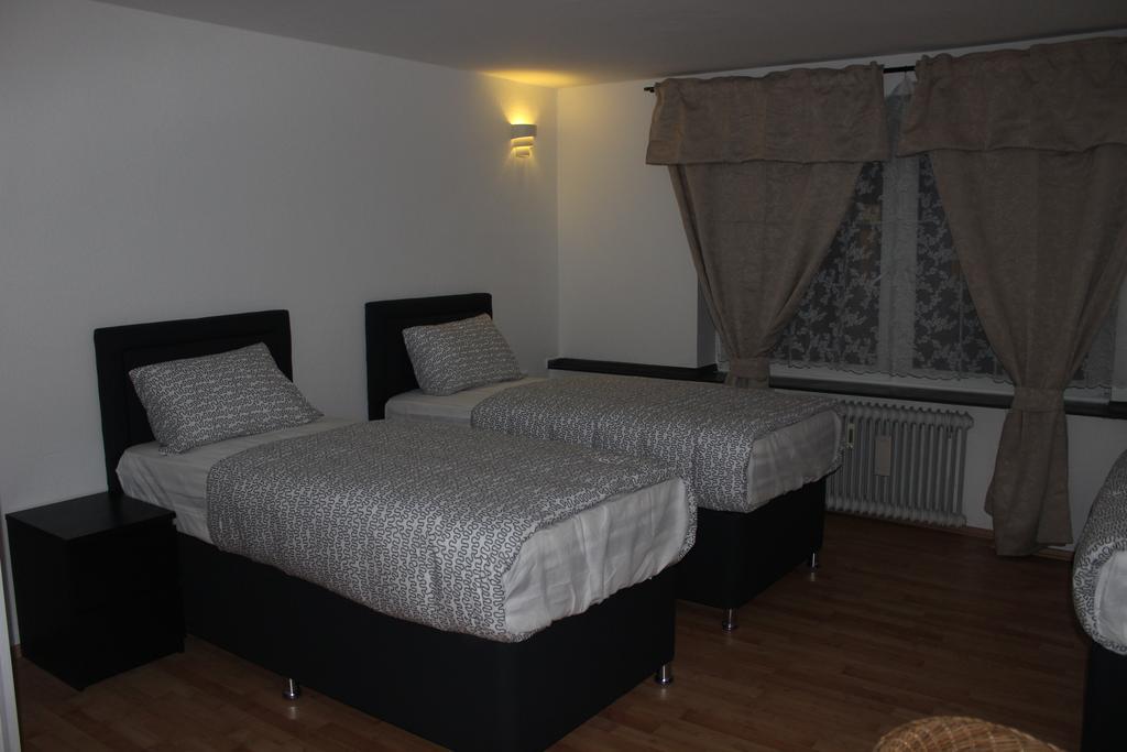 Hotel Garni Emir Cologne Room photo