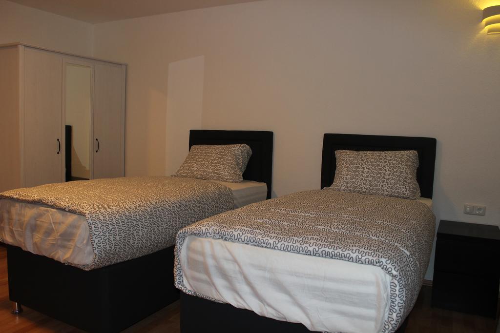 Hotel Garni Emir Cologne Room photo