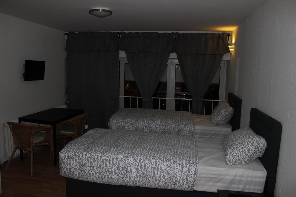 Hotel Garni Emir Cologne Room photo